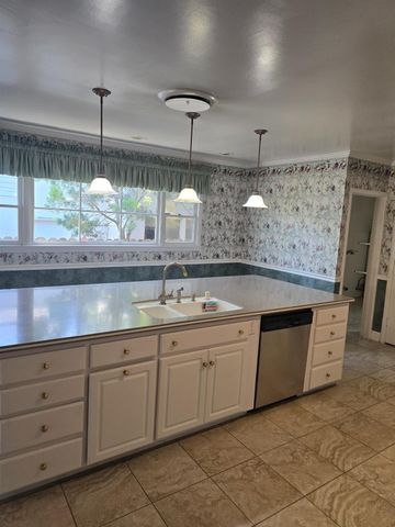 2124 Oxford, Sacramento, CA 95815