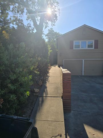 2124 Oxford, Sacramento, CA 95815
