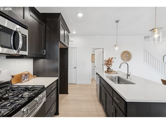 8660 Se Crescent Dr, Hillsboro, OR 97124