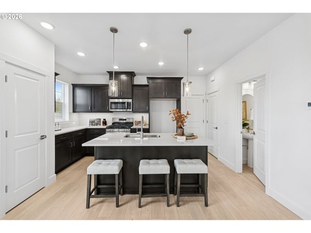 8660 Se Crescent Dr, Hillsboro, OR 97124