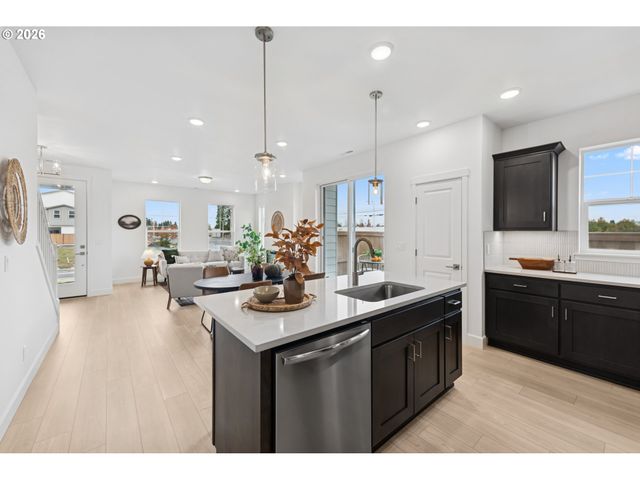 8660 Se Crescent Dr, Hillsboro, OR 97124