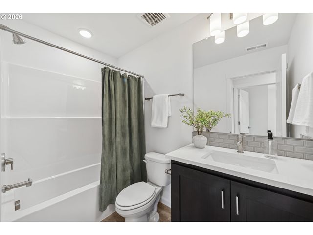 8660 Se Crescent Dr, Hillsboro, OR 97124