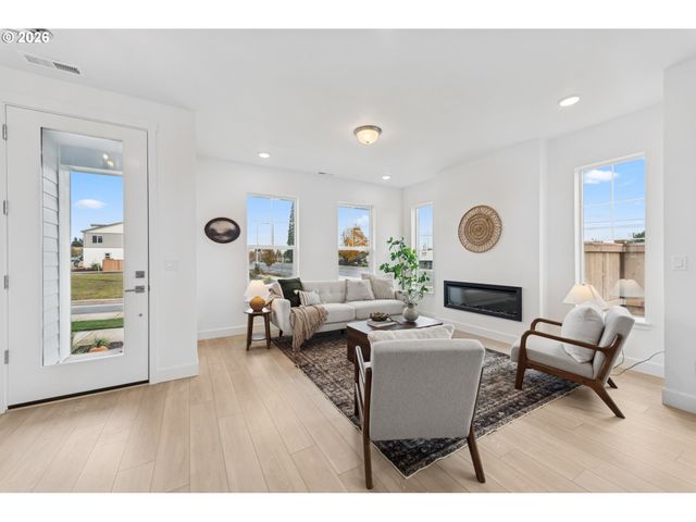 8660 Se Crescent Dr, Hillsboro, OR 97124