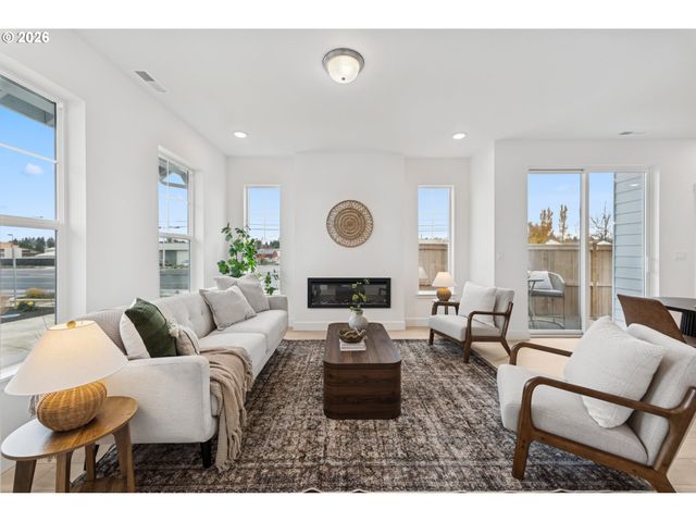 8660 Se Crescent Dr, Hillsboro, OR 97124