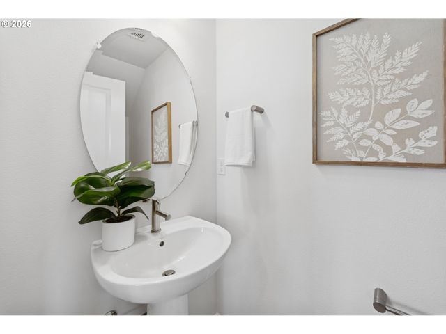 8660 Se Crescent Dr, Hillsboro, OR 97124