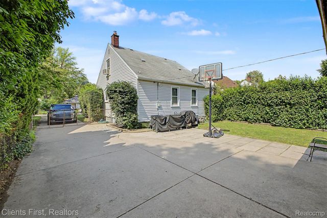 24631 Carlysle Street, Dearborn, MI 48124