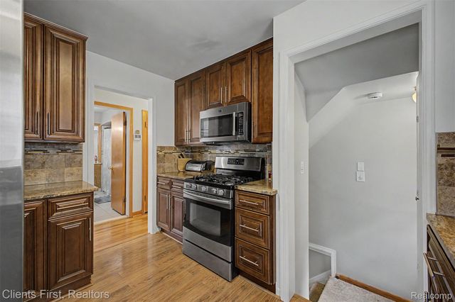 24631 Carlysle Street, Dearborn, MI 48124