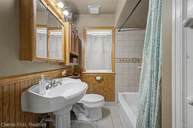 24631 Carlysle Street, Dearborn, MI 48124