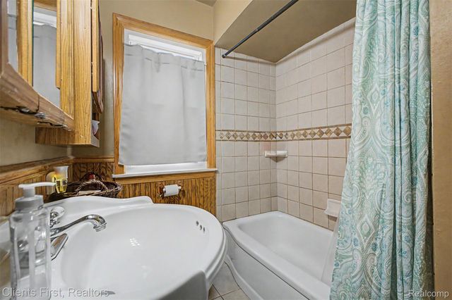 24631 Carlysle Street, Dearborn, MI 48124