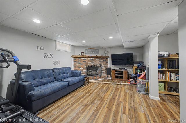 24631 Carlysle Street, Dearborn, MI 48124