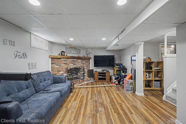 24631 Carlysle Street, Dearborn, MI 48124