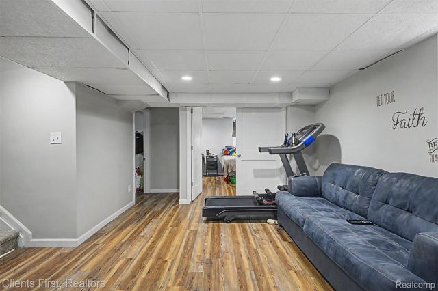 24631 Carlysle Street, Dearborn, MI 48124