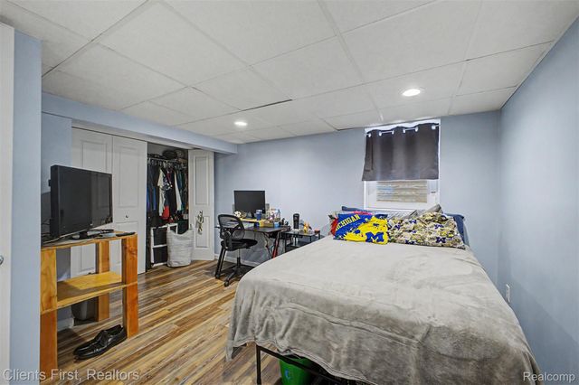 24631 Carlysle Street, Dearborn, MI 48124
