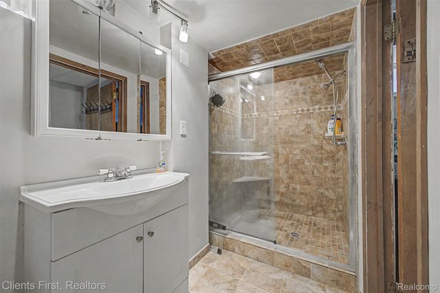 24631 Carlysle Street, Dearborn, MI 48124