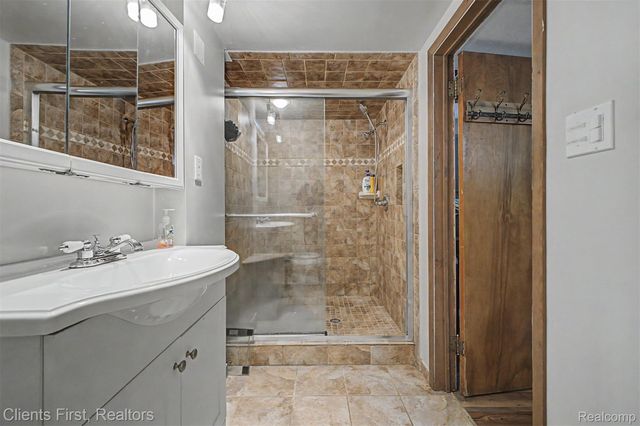 24631 Carlysle Street, Dearborn, MI 48124
