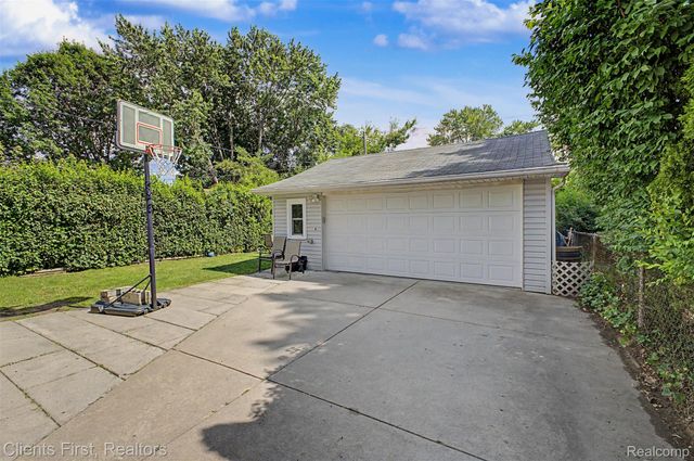 24631 Carlysle Street, Dearborn, MI 48124