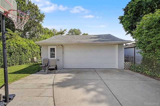 24631 Carlysle Street, Dearborn, MI 48124