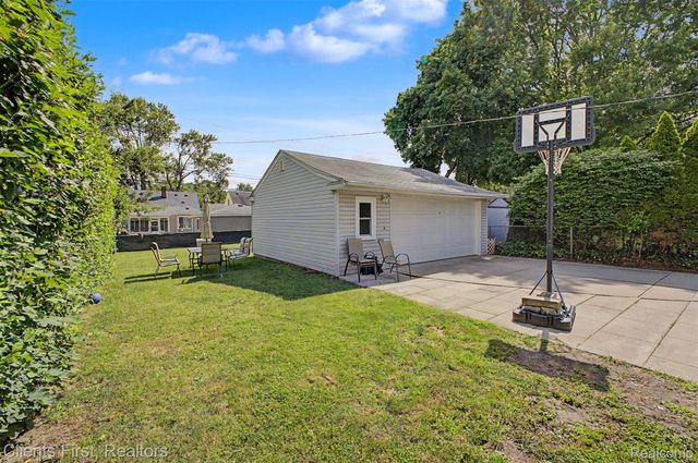 24631 Carlysle Street, Dearborn, MI 48124