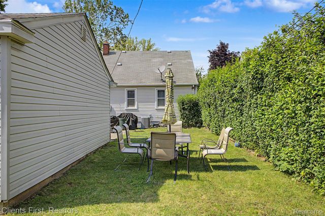 24631 Carlysle Street, Dearborn, MI 48124