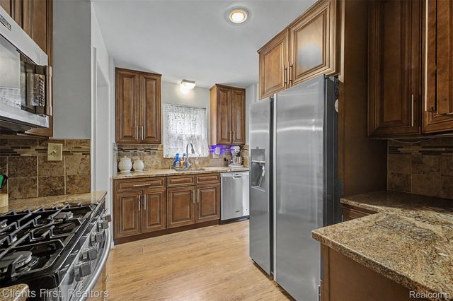 24631 Carlysle Street, Dearborn, MI 48124
