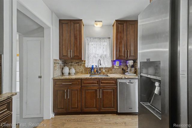 24631 Carlysle Street, Dearborn, MI 48124