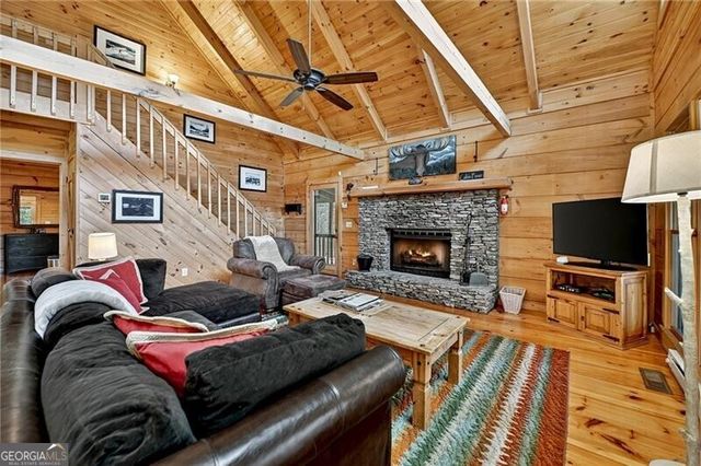 100 Arrow Way, Mineral Bluff, GA 30559