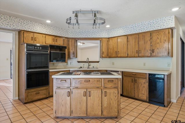 1444 Tanglewood Dr. West, Hideaway, TX 75771