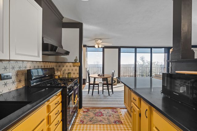 1800 7th Street 10E, East Moline, IL 61244