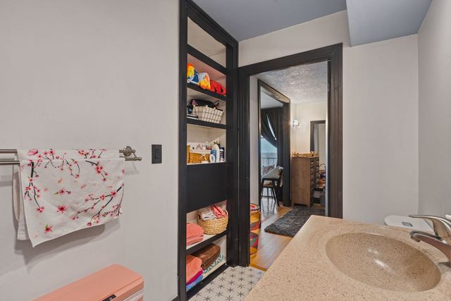 1800 7th Street 10E, East Moline, IL 61244