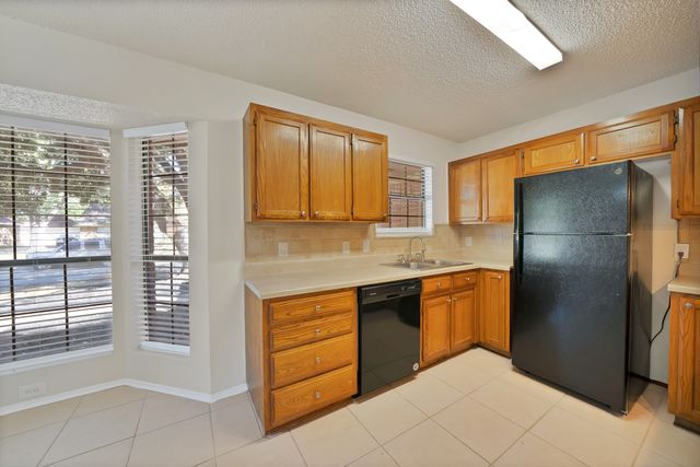 5300 Stagetrail Drive, Arlington, TX 76017