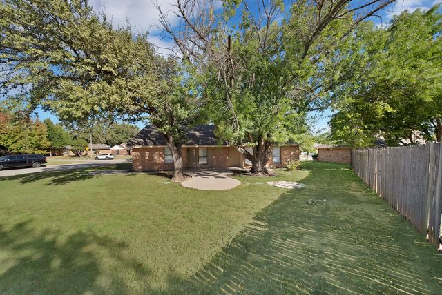 5300 Stagetrail Drive, Arlington, TX 76017