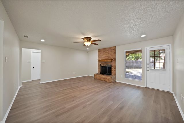 5300 Stagetrail Drive, Arlington, TX 76017