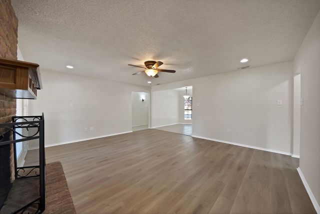 5300 Stagetrail Drive, Arlington, TX 76017