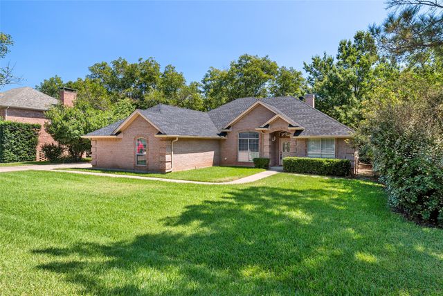 8911 Magnolia Vale Drive, Granbury, TX 76049