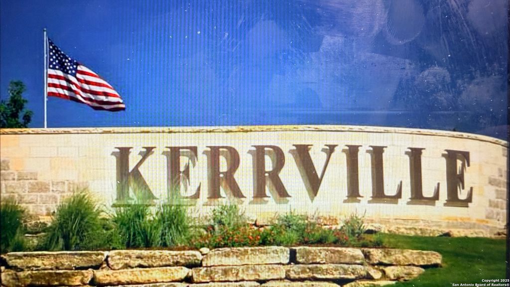 325 Gabe Rd., Kerrville, TX 78028