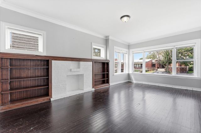 7037 S Washtenaw Avenue, Chicago, IL 60629