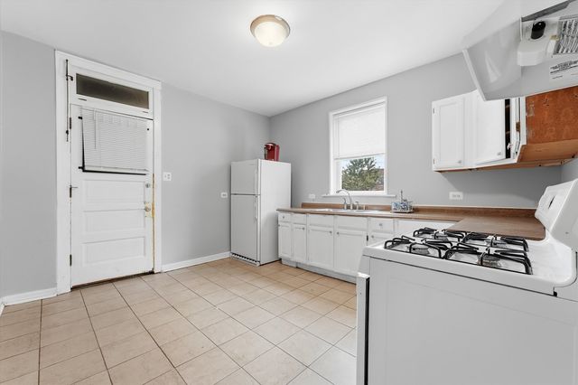 7037 S Washtenaw Avenue, Chicago, IL 60629