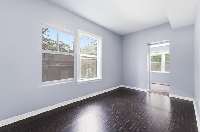 7037 S Washtenaw Avenue, Chicago, IL 60629