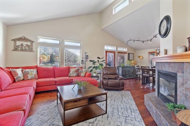 101 Cedar Ridge Terrace, Rogue River, OR 97537