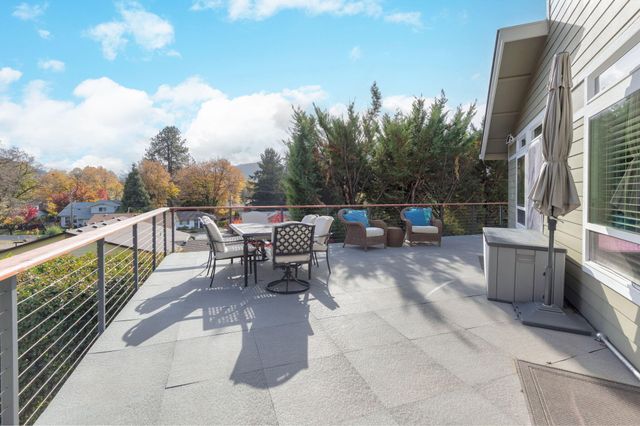 101 Cedar Ridge Terrace, Rogue River, OR 97537