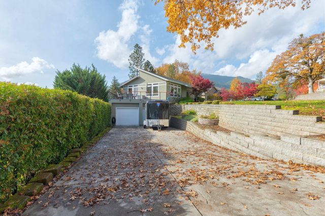 101 Cedar Ridge Terrace, Rogue River, OR 97537