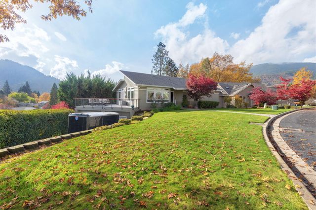 101 Cedar Ridge Terrace, Rogue River, OR 97537