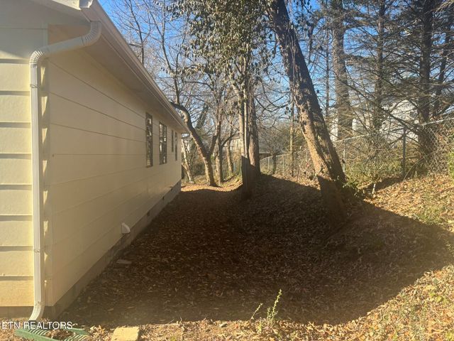 5620 Karen Drive, Knoxville, TN 37918