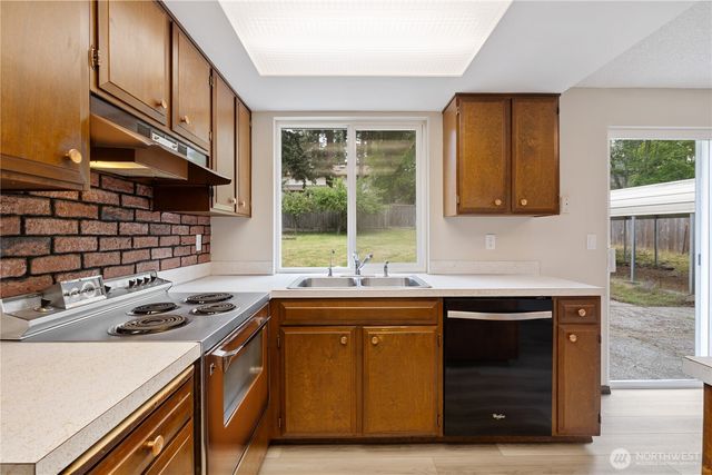 5807 141st Street SW, Edmonds, WA 98026