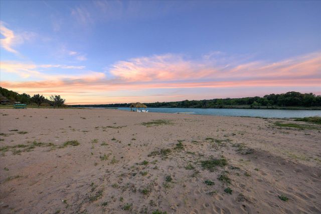 4247 River Oaks DR, Kingsland, TX 78639