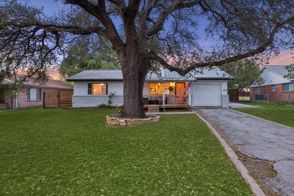 4247 River Oaks DR, Kingsland, TX 78639