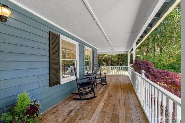 858 Illahee Drive, Fox Island, WA 98333