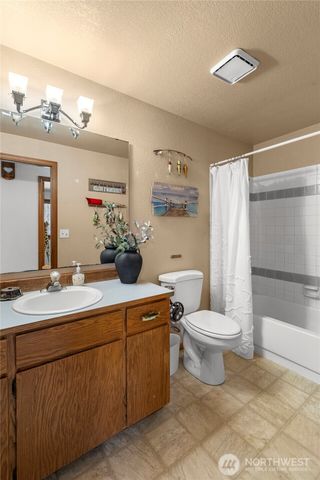 858 Illahee Drive, Fox Island, WA 98333
