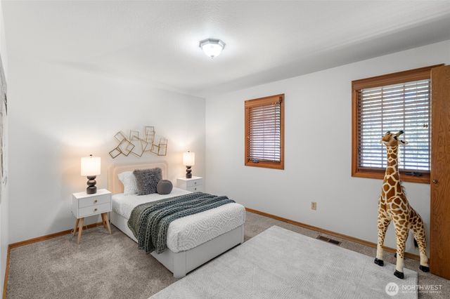 858 Illahee Drive, Fox Island, WA 98333