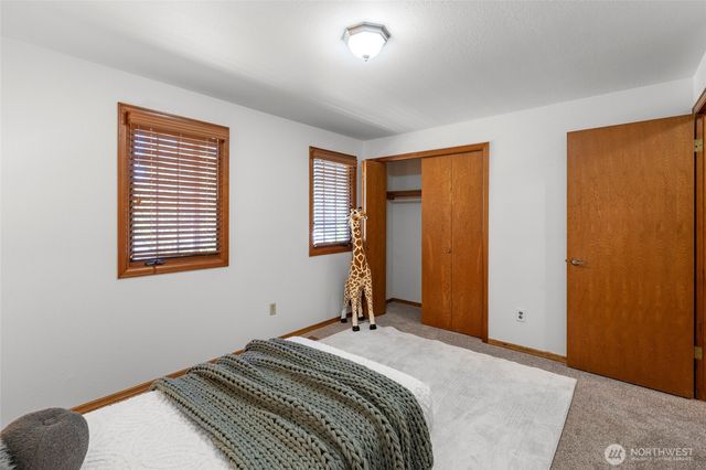 858 Illahee Drive, Fox Island, WA 98333